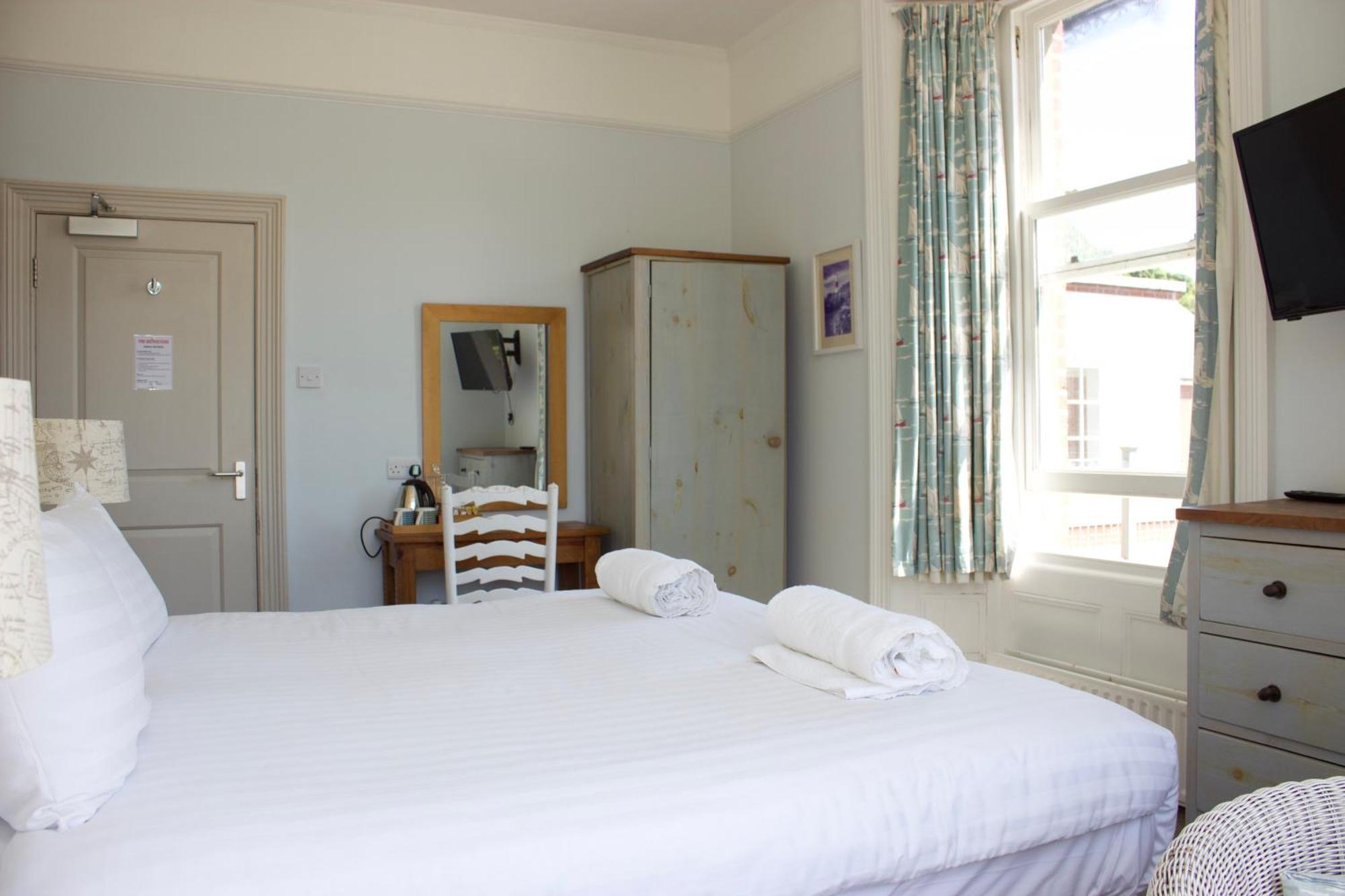 Durdle Door Hotel Lulworth Cove Exterior photo